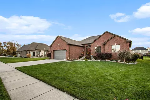 39725 Cannon Dr, Harrison Township, MI 48045