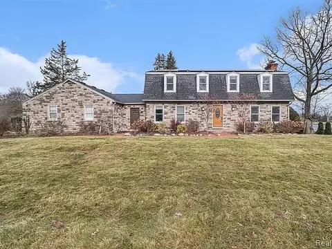 2644 Limerick Ln, Troy, MI 48098