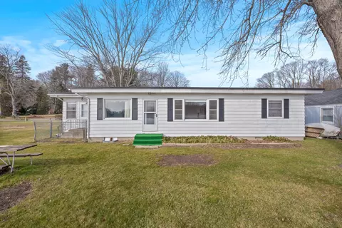 15574 Howard St, Spring Lake, MI 49456