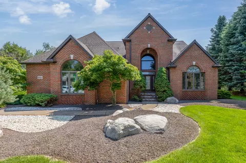 8420 Peninsula Dr E, Canadian Lakes, MI 49346