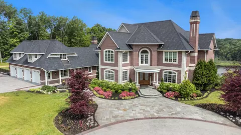 22072 Pine Lake Rd, Battle Creek, MI 49014