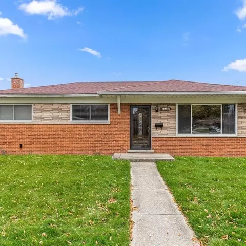 26612 Ridgefield Ave, Warren, MI 48089