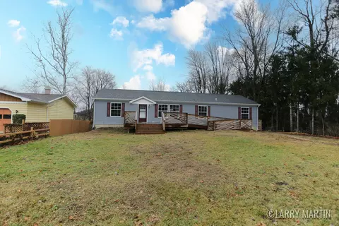 1209 Woodland Dr, Wayland, MI 49348