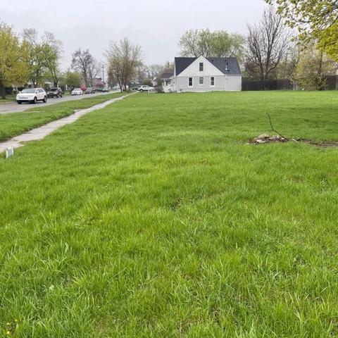 25185 Lawn St, Roseville, MI 48066