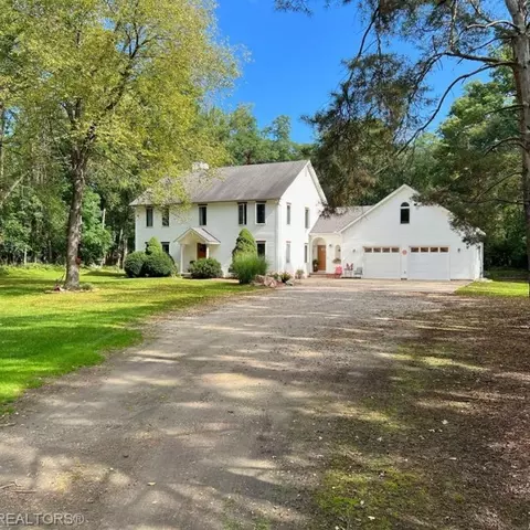 1101 Jay St, Waterford, MI 48327