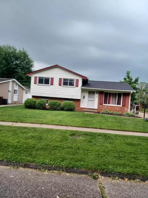 8768 Nottingham Dr, Ypsilanti, MI 48198