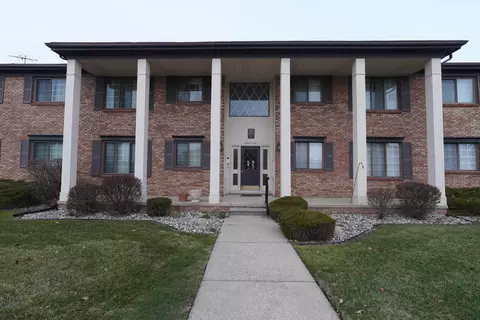 19617 Ridgemont St #09, Saint Clair Shores, MI 48080