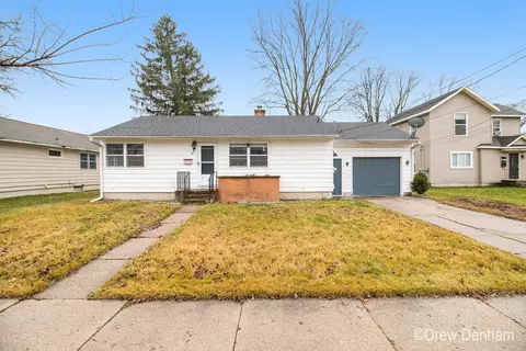 88 E Mark St, Sparta, MI 49345