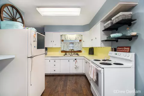 88 E Mark St, Sparta, MI 49345 photo 4