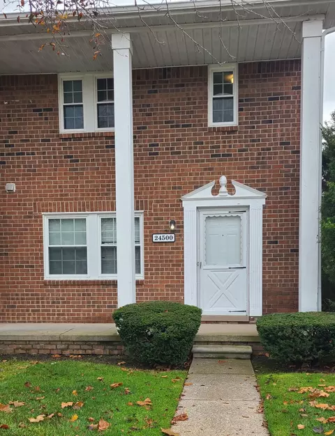 24500 Olde Orchard St, Novi, MI 48375