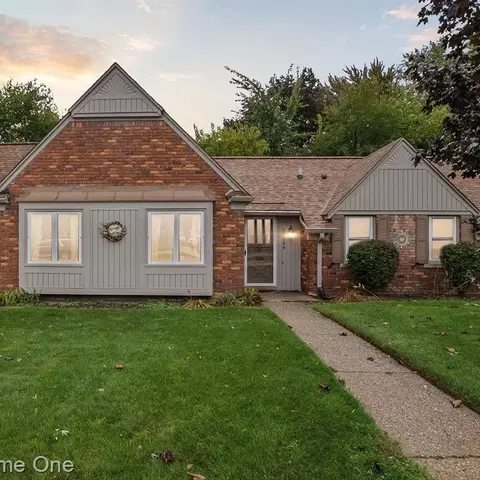 19666 Blossom Ln, Grosse Pointe Woods, MI 48236