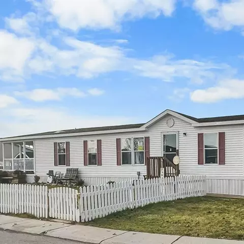 2356 Pine Meadow Dr, Newport, MI 48166