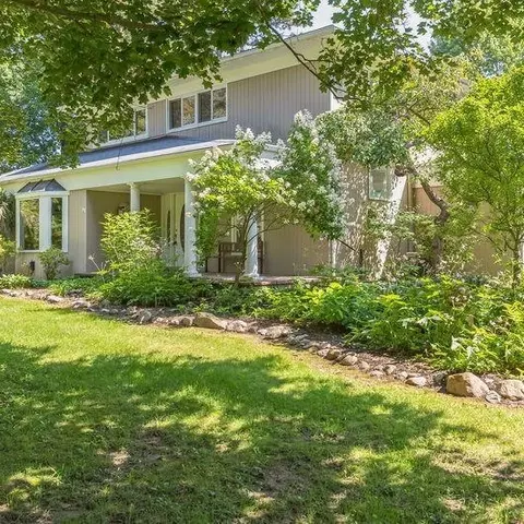2015 N Rochester Rd, Oakland, MI 48363