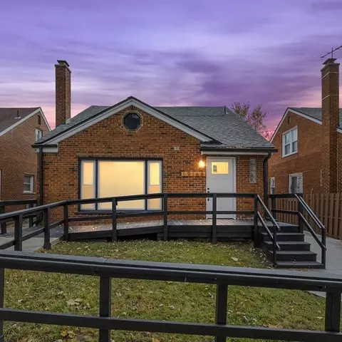 19168 Cheshire St, Grosse Pointe, MI 48236