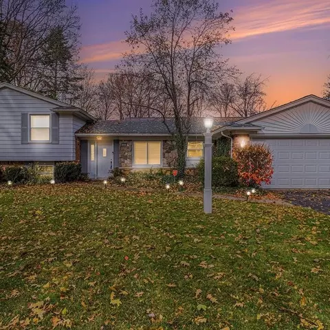 545 Fox River Dr, Bloomfield Hills, MI 48304