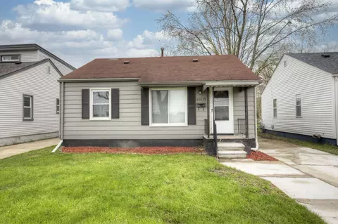 28835 Maplewood St, Garden City, MI 48135