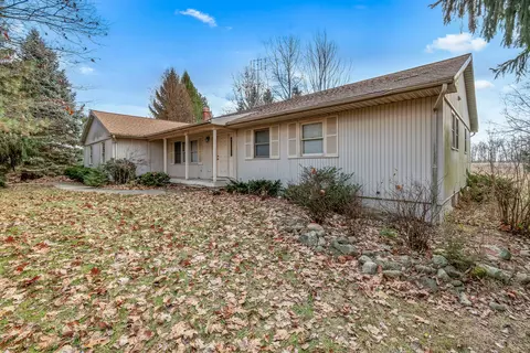 10835 Hoxie Rd, North Adams, MI 49262