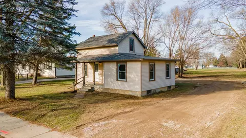 758 Ionia Rd, Portland, MI 48875
