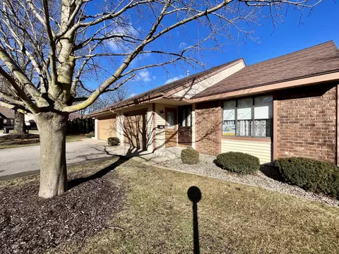 525 Cherry Ln, Holland, MI 49424