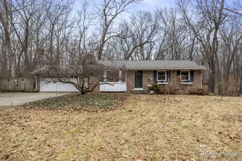 917 Sargent Ave SE, Ada, MI 49301