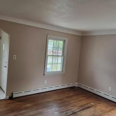 3862 Gloria St, Wayne, MI 48184 photo 2