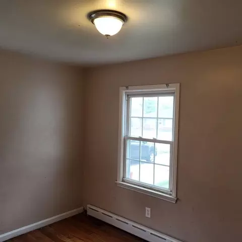 3862 Gloria St, Wayne, MI 48184 photo 3