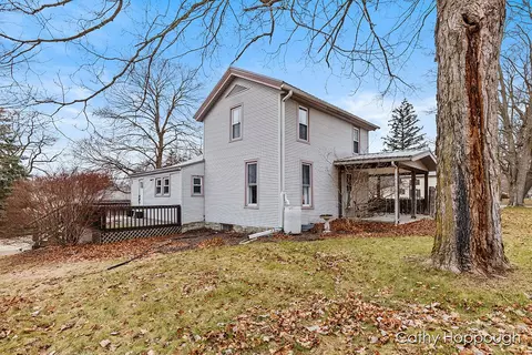147 S Elizabeth St, Lyons, MI 48851