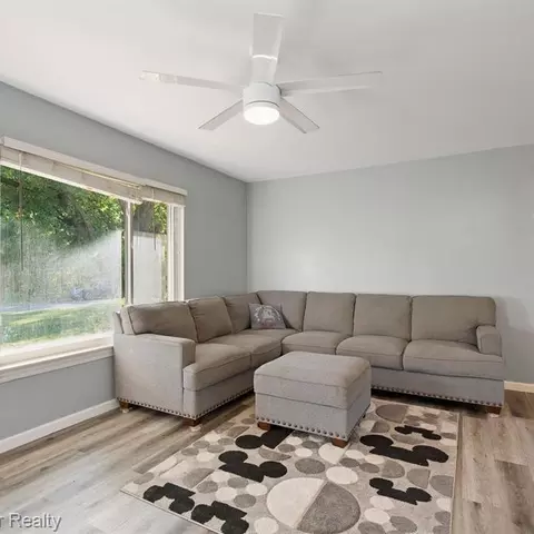 443 Trombley Dr, Troy, MI 48083 photo 9
