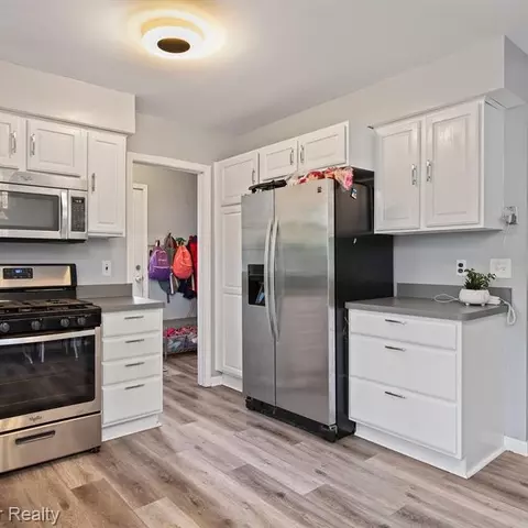 443 Trombley Dr, Troy, MI 48083 photo 6