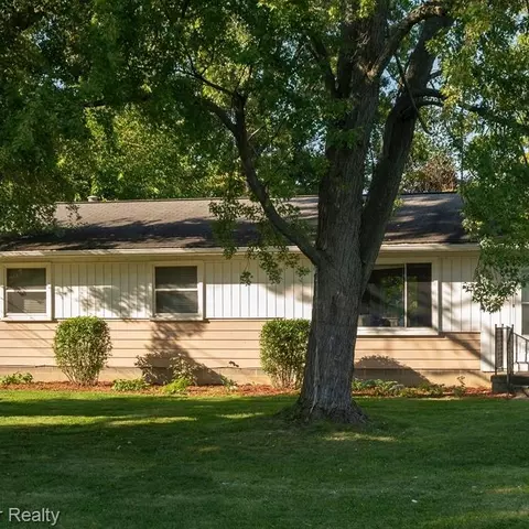 443 Trombley Dr, Troy, MI 48083 photo 2