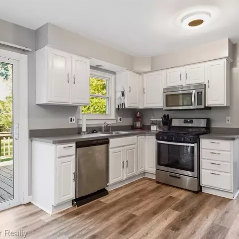 443 Trombley Dr, Troy, MI 48083 photo 5