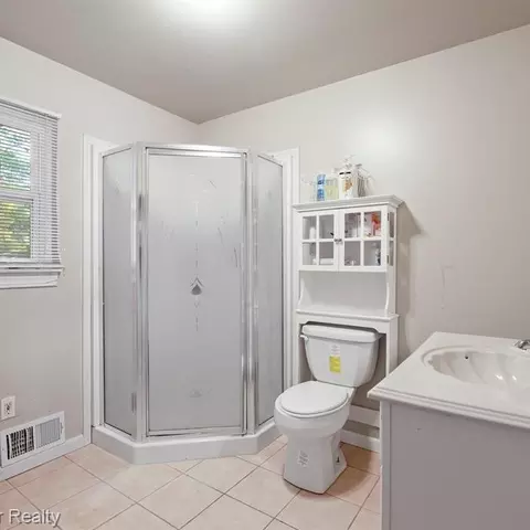 443 Trombley Dr, Troy, MI 48083 photo 13