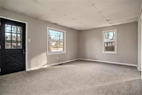 113 Carl Ave, Springfield, MI 49037 photo 2