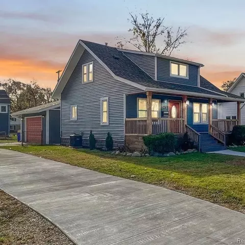 16028 E 14 Mile Rd, Fraser, MI 48026