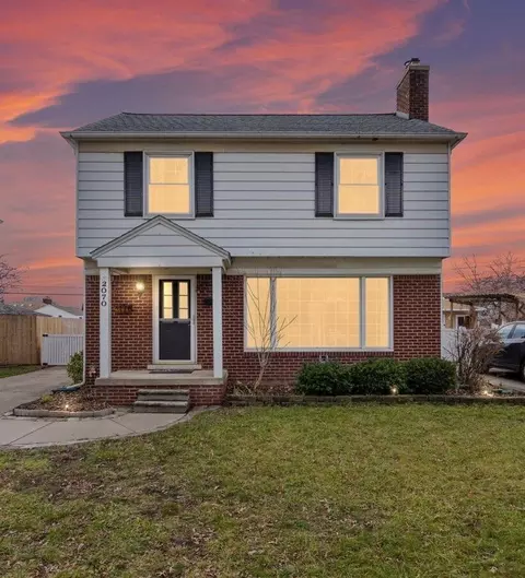 2070 19th St, Wyandotte, MI 48192