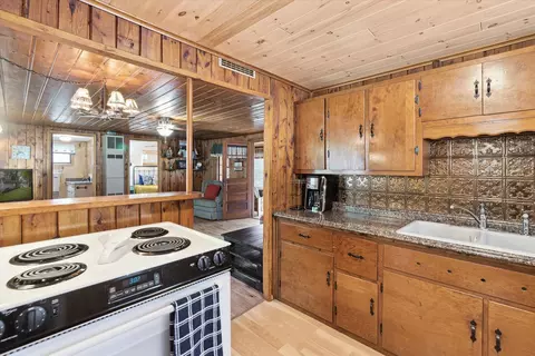 129 Dennis St, Gladwin, MI 48624 photo 9
