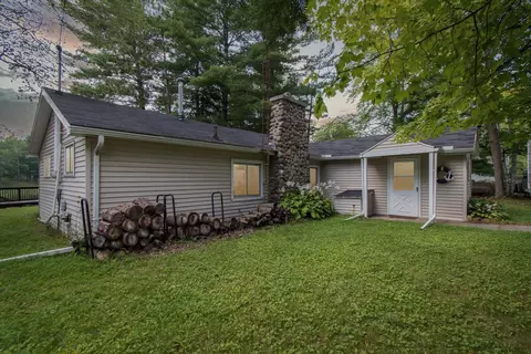 129 Dennis St, Gladwin, MI 48624 photo 2