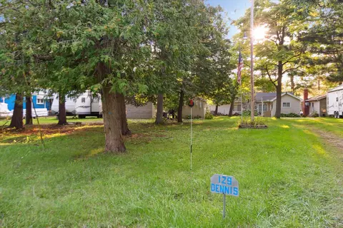 129 Dennis St, Gladwin, MI 48624 photo 3
