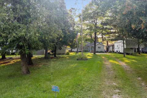 129 Dennis St, Gladwin, MI 48624 photo 4