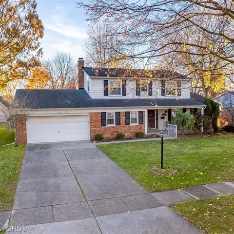 15911 Ellen Dr, Livonia, MI 48154