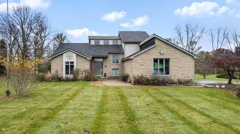 3682 Oak Park Dr, Saline, MI 48176