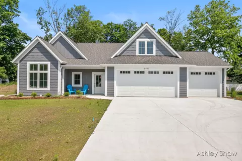 1471 Maplewood Dr #2, Jenison, MI 49428