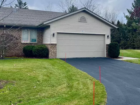 1017 Country Gdn NW, Grand Rapids, MI 49534