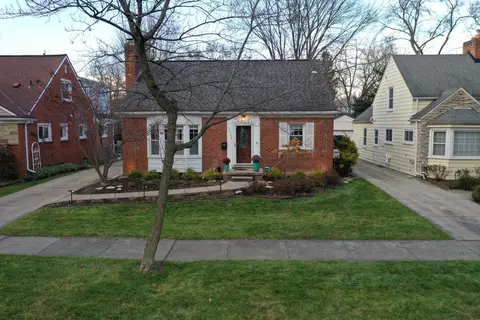 10104 Lincoln Dr, Huntington Woods, MI 48070