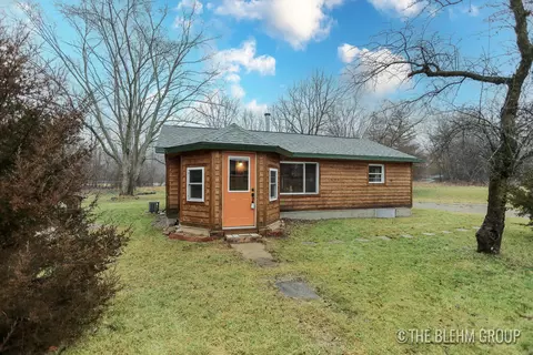 510 Old Lane Rd, Paw Paw, MI 49079