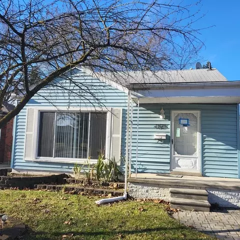 24725 Saxony Ave, Eastpointe, MI 48021