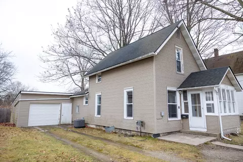 1310 Jordan Lake Ave, Lake Odessa, MI 48849