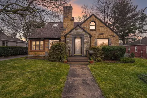 2102 Hall St SE, East Grand Rapids, MI 49506