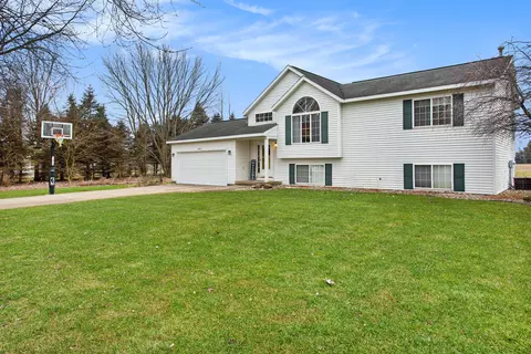 4002 Otuna Dr, Dorr, MI 49323 photo 5