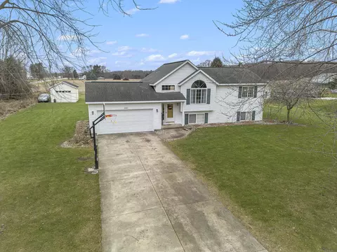 4002 Otuna Dr, Dorr, MI 49323 photo 4